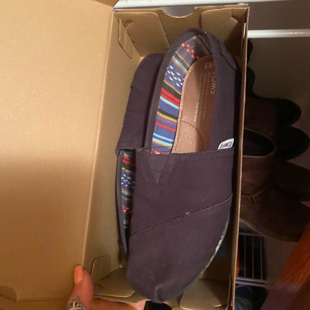 black toms